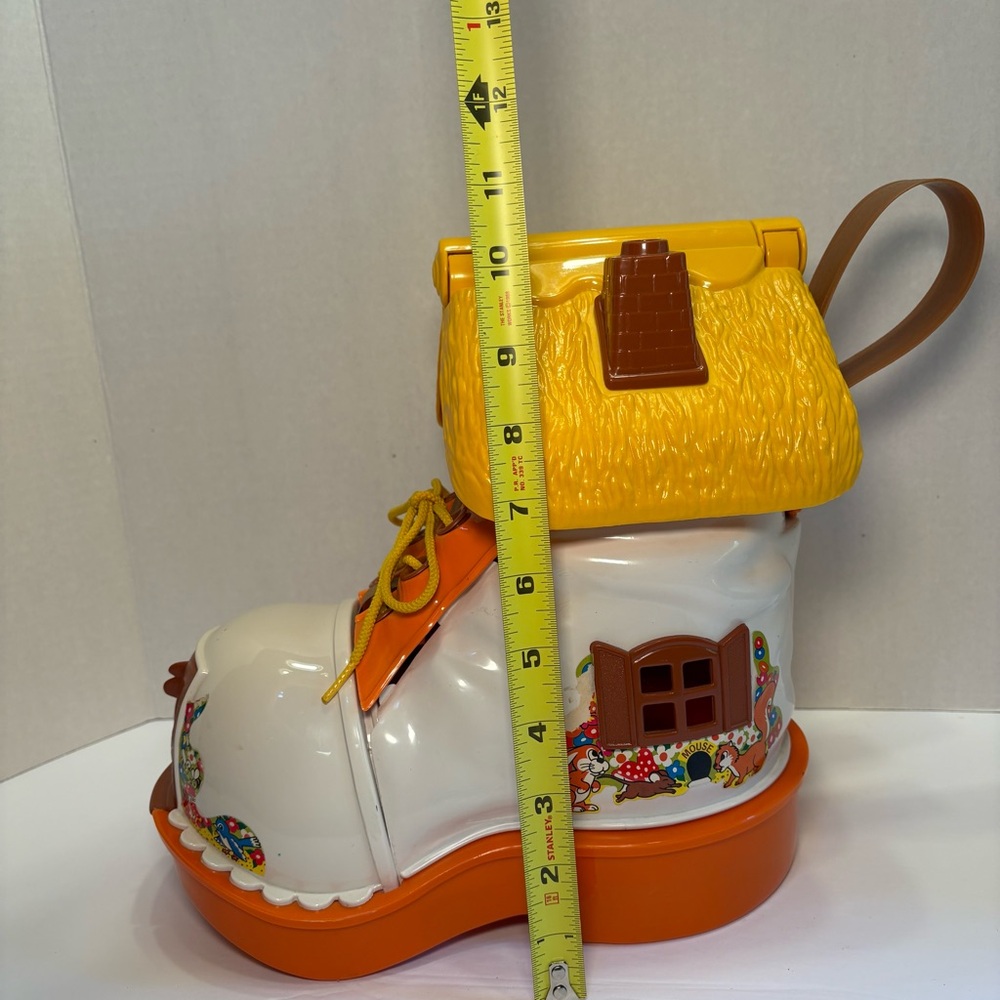 MATCHBOX School Play Boot Shoe House With Ladders and Mailbox Accessories - Picture 2 of 8